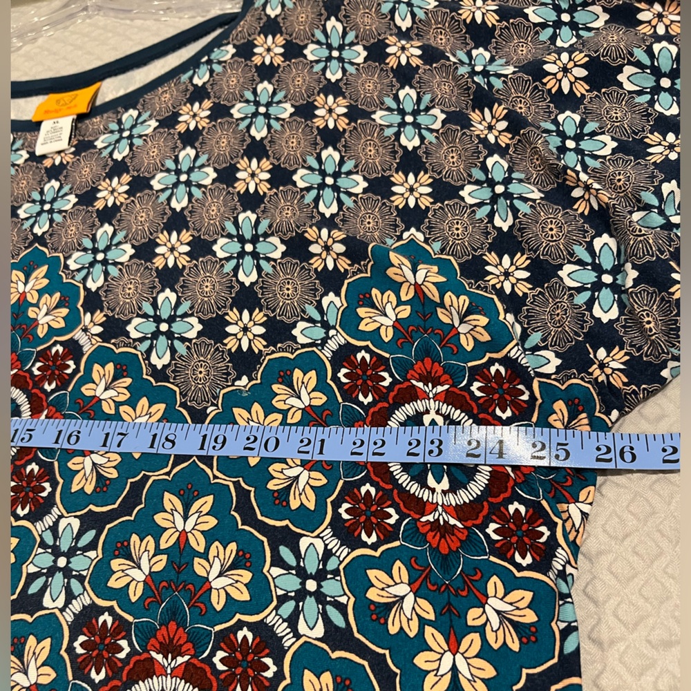 Ruby Rd Top with Ragland Sleeves - Picture 8 of 11